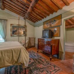 A beautiful Tuscan Farmhouse for sale with Greenhouse near Arezzo (52)