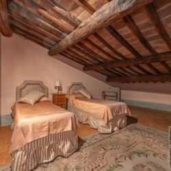 A beautiful Tuscan Farmhouse for sale with Greenhouse near Arezzo (54)