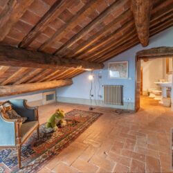 A beautiful Tuscan Farmhouse for sale with Greenhouse near Arezzo (57)