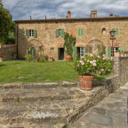 A beautiful Tuscan Farmhouse for sale with Greenhouse near Arezzo (7)