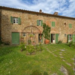 A beautiful Tuscan Farmhouse for sale with Greenhouse near Arezzo (8)