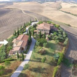 Detached house with shared pool for sale near Volterra Tuscany (13)