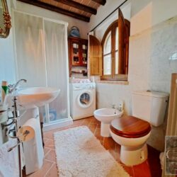 Detached house with shared pool for sale near Volterra Tuscany (2)