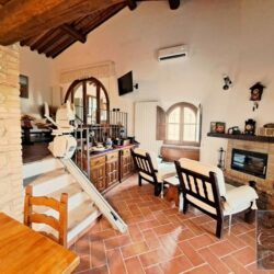 Detached house with shared pool for sale near Volterra Tuscany (8)