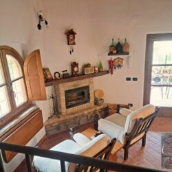 Detached house with shared pool for sale near Volterra Tuscany (9)