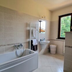 House with Pool and Views for sale in Garfagnana (8)