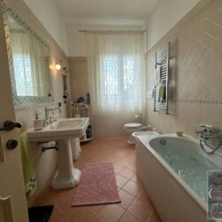 Villa with pool for sale near Fauglia Pisa Tuscany (16)